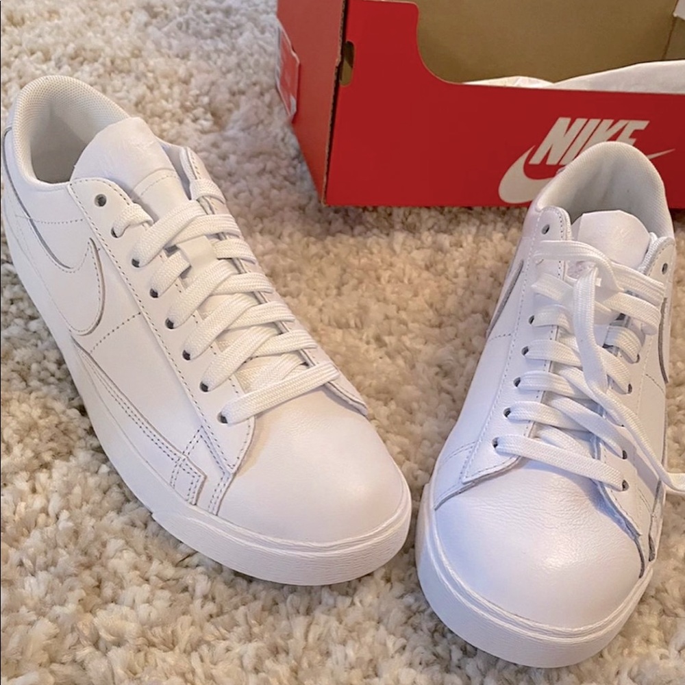 Nike blazers low white